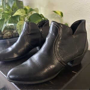 Ariat Black Leather Ankle Boots